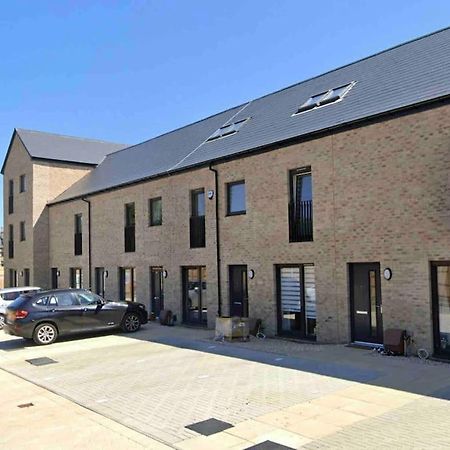Modern 3 Bed Villa With Free Parking And Garden Close To City Center And Edinburgh Airport المظهر الخارجي الصورة