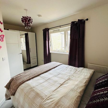 Modern 3 Bed Villa With Free Parking And Garden Close To City Center And Edinburgh Airport المظهر الخارجي الصورة