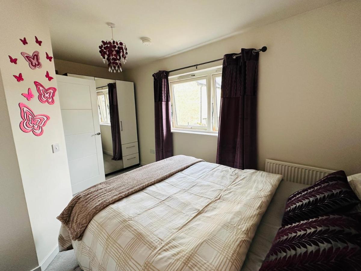 Modern 3 Bed Villa With Free Parking And Garden Close To City Center And Edinburgh Airport المظهر الخارجي الصورة