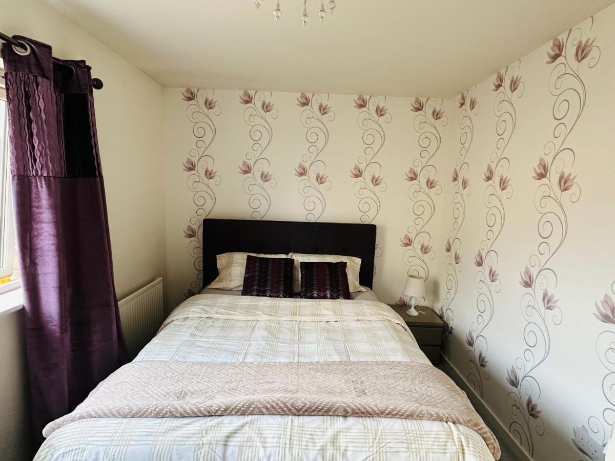 Modern 3 Bed Villa With Free Parking And Garden Close To City Center And Edinburgh Airport المظهر الخارجي الصورة