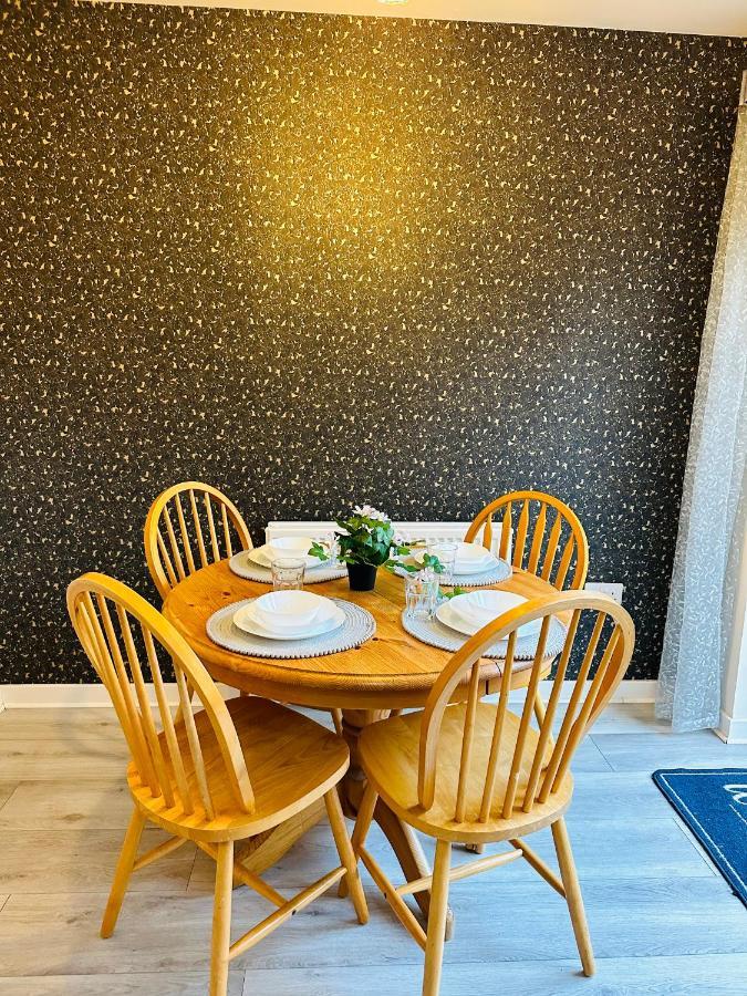 Modern 3 Bed Villa With Free Parking And Garden Close To City Center And Edinburgh Airport المظهر الخارجي الصورة