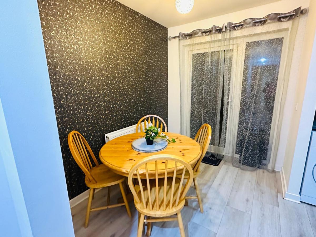 Modern 3 Bed Villa With Free Parking And Garden Close To City Center And Edinburgh Airport المظهر الخارجي الصورة